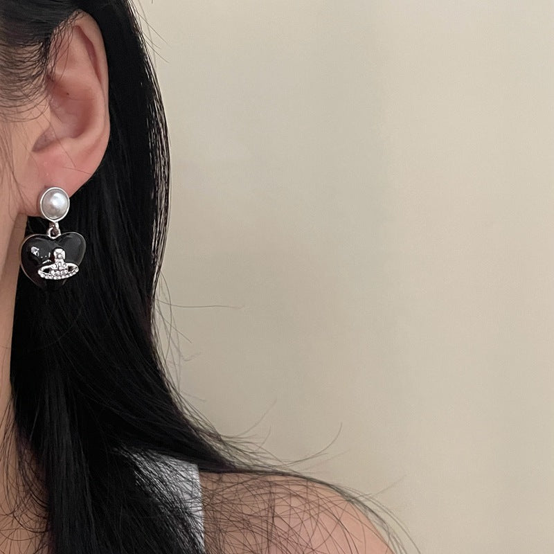 Noir Heart Planet Earring