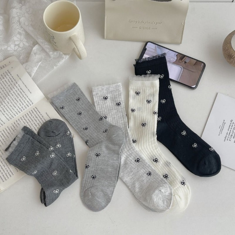 Ribbed Embroidered Bow Socks