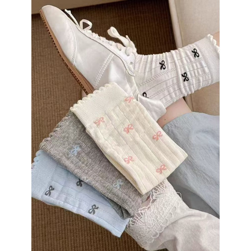 Scalloped Embroidered Bow Socks