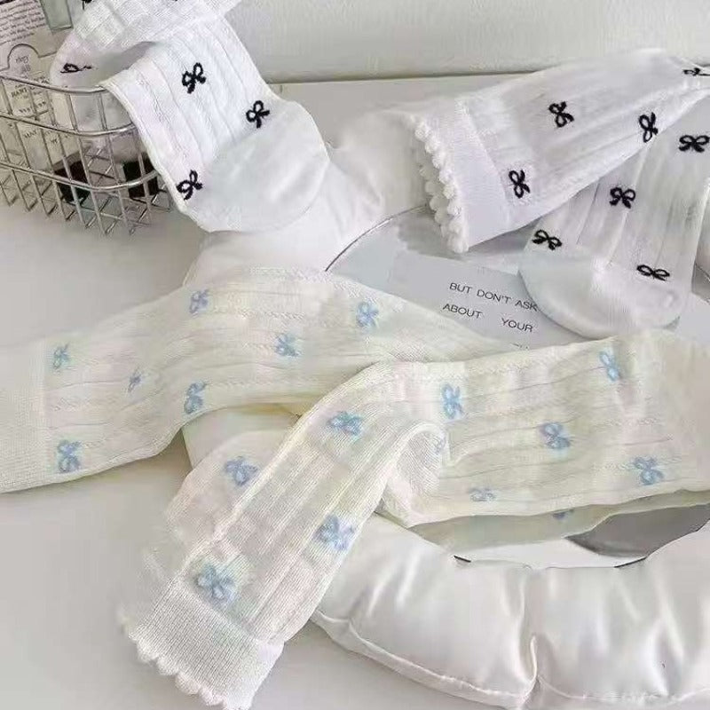 Scalloped Embroidered Bow Socks