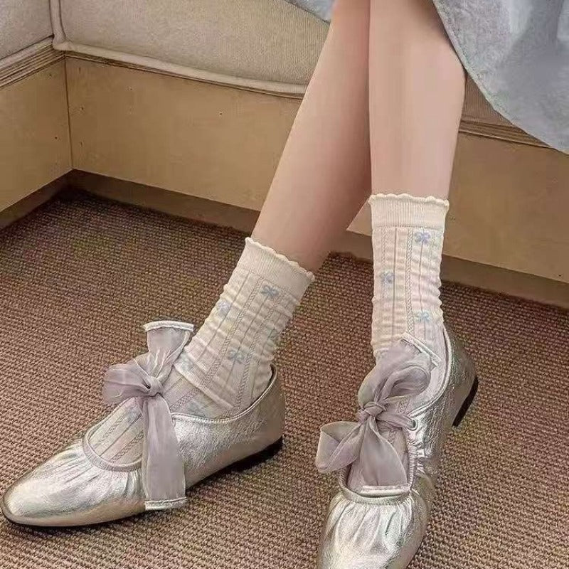 Scalloped Embroidered Bow Socks