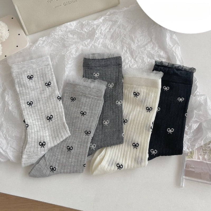 Ribbed Embroidered Bow Socks
