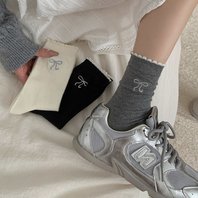 Scalloped Edge Bow Socks