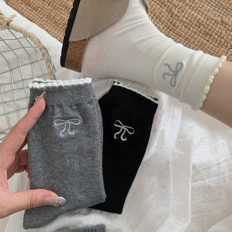 Scalloped Edge Bow Socks