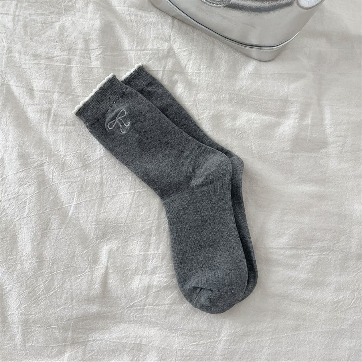 Scalloped Embroidered Bow Socks