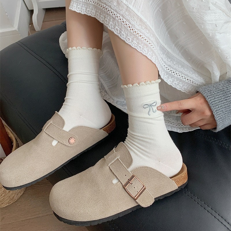 Scalloped Embroidered Bow Socks