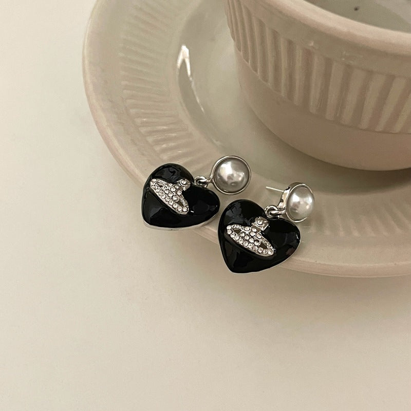 Noir Heart Planet Earring