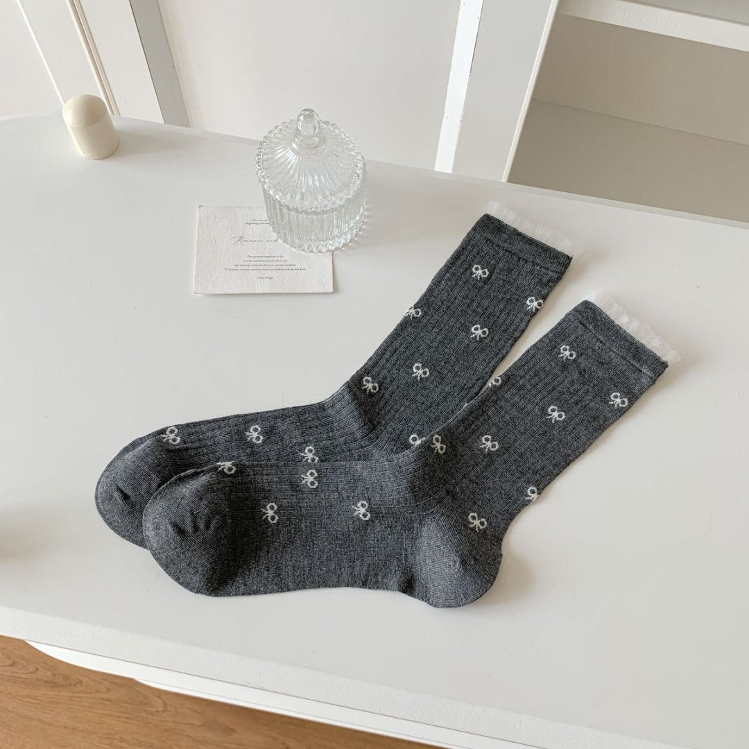Ribbed Embroidered Bow Socks