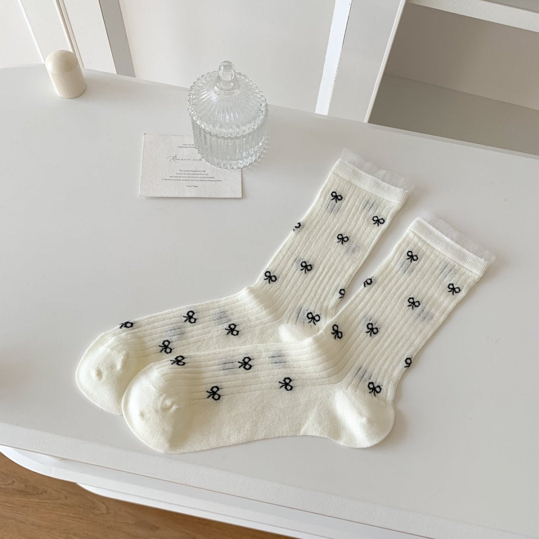 Ribbed Embroidered Bow Socks