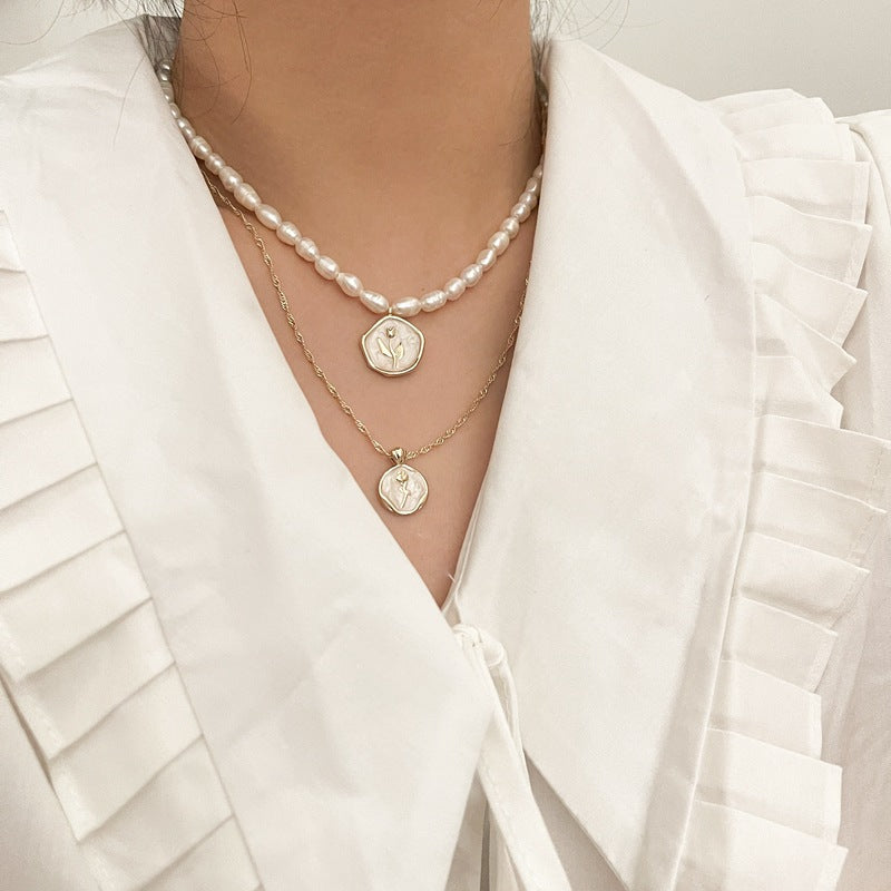 Roses Plate Pearl Necklace