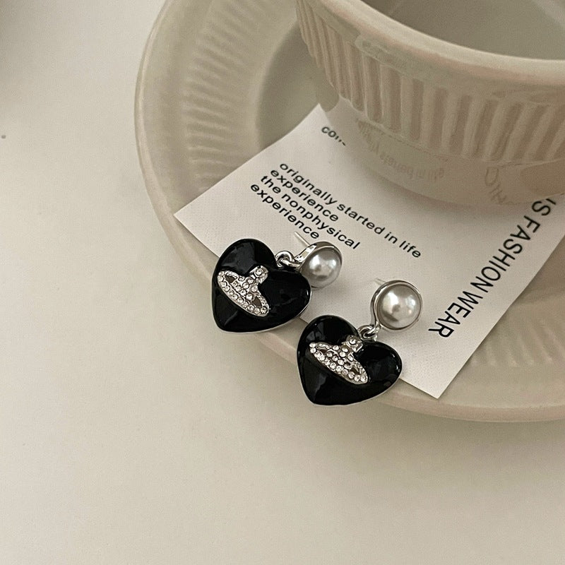 Noir Heart Planet Earring