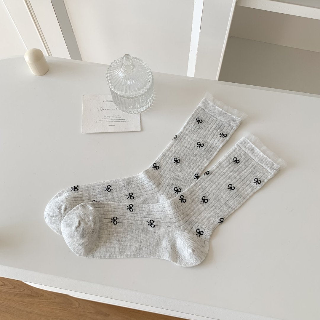 Ribbed Embroidered Bow Socks
