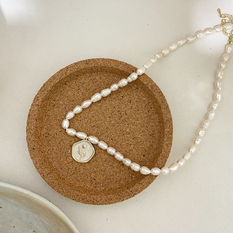 Roses Plate Pearl Necklace