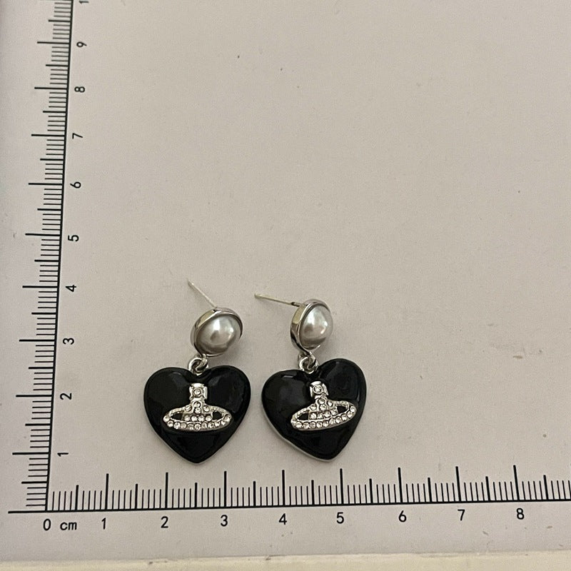 Noir Heart Planet Earring
