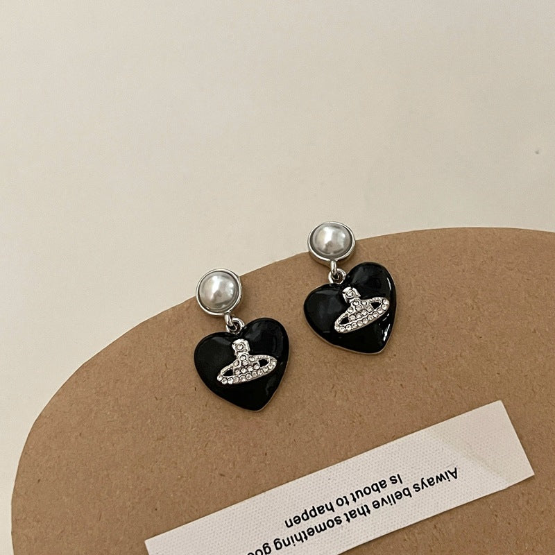 Noir Heart Planet Earring