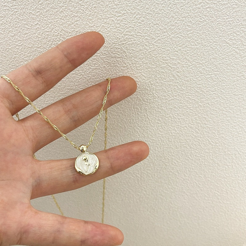 Roses Plate Pearl Necklace