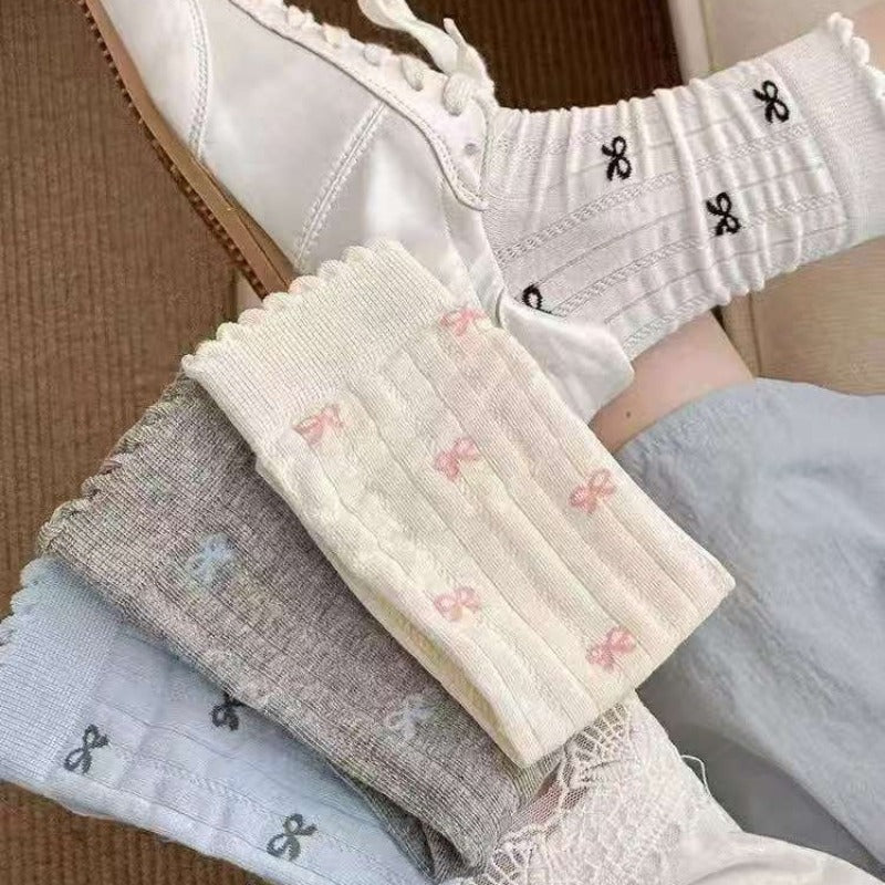 Scalloped Embroidered Bow Socks