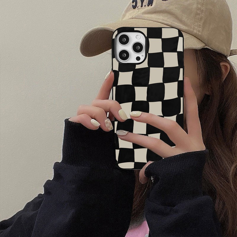 Wavy Checkered Case