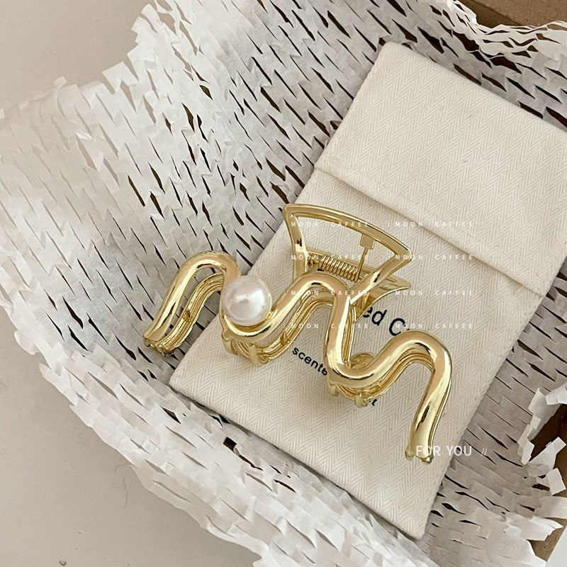 Pearl Wavy Claw Clip