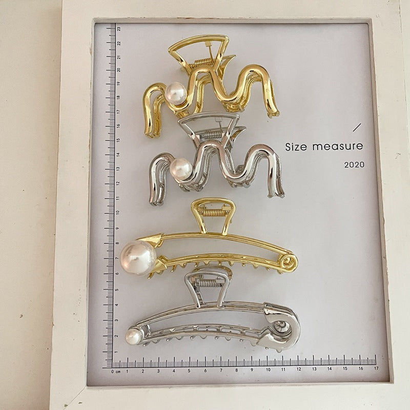Pearl Wavy Claw Clip