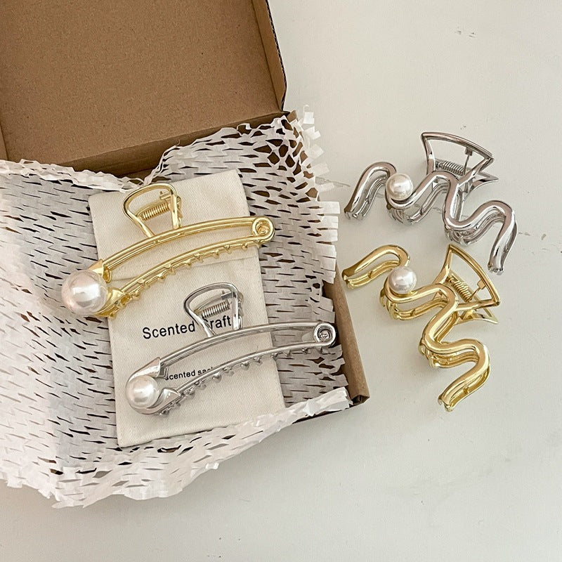 Pearl Wavy Claw Clip