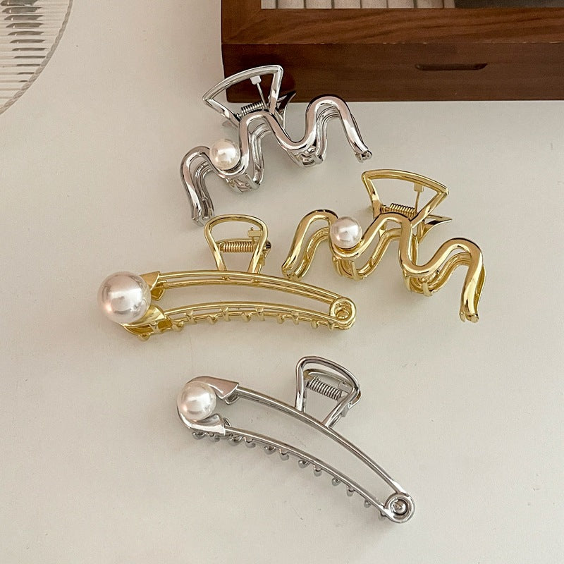 Pearl Wavy Claw Clip