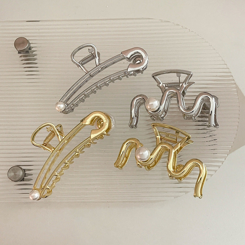 Pearl Wavy Claw Clip