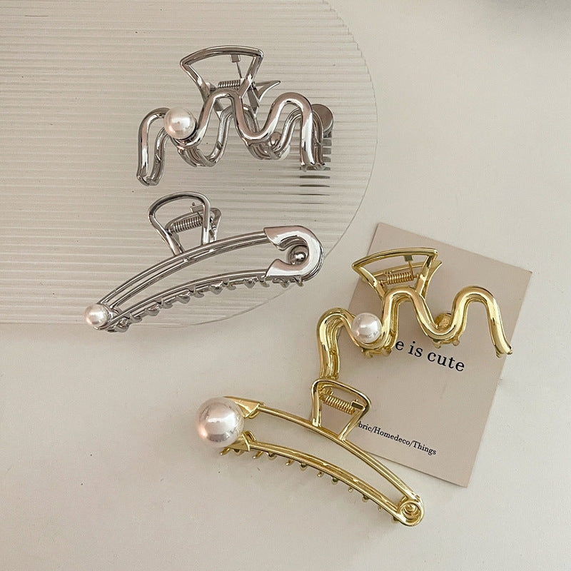 Pearl Wavy Claw Clip