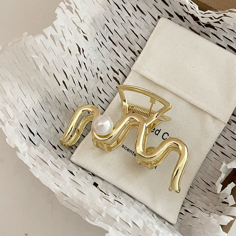 Pearl Wavy Claw Clip