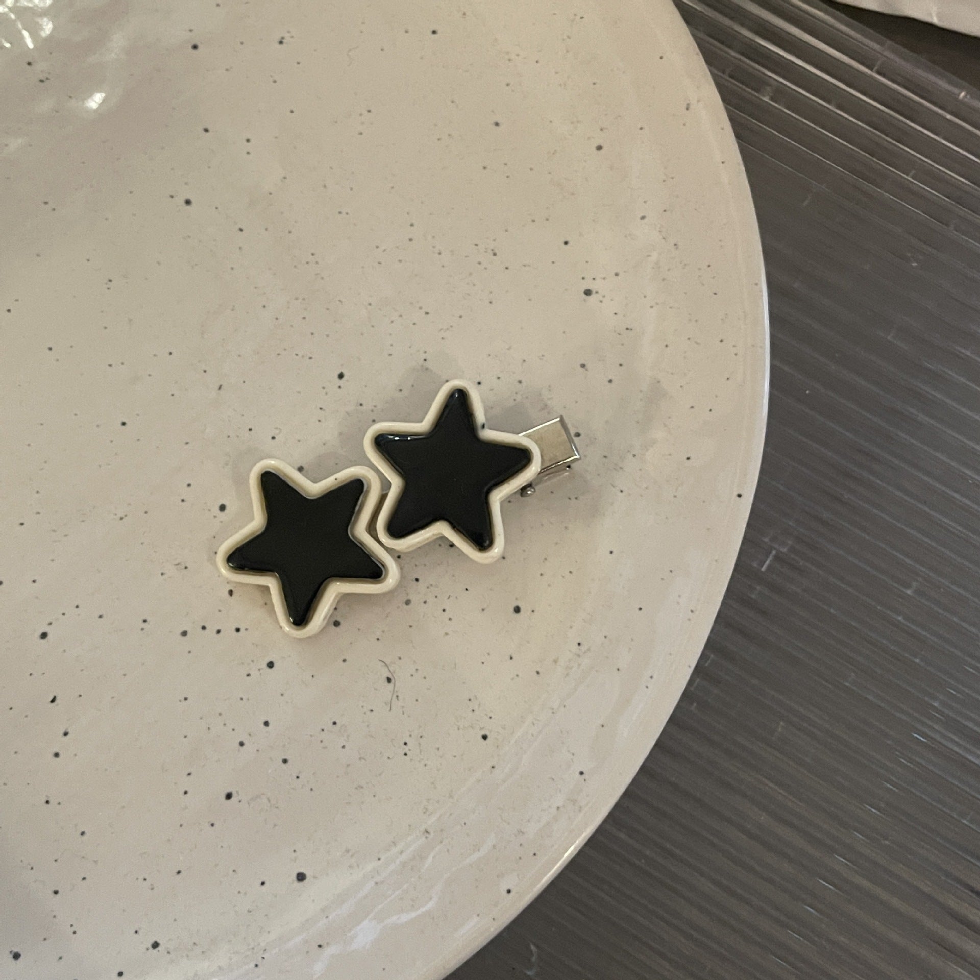 Monochrome Star Clip