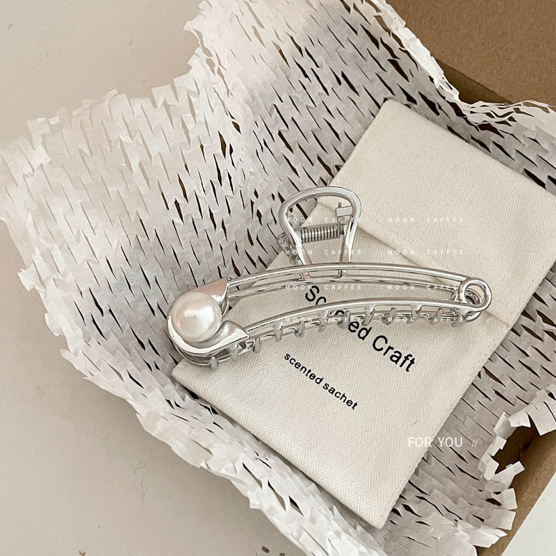 Pearl Wavy Claw Clip