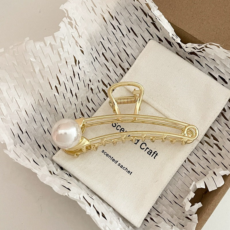 Pearl Wavy Claw Clip