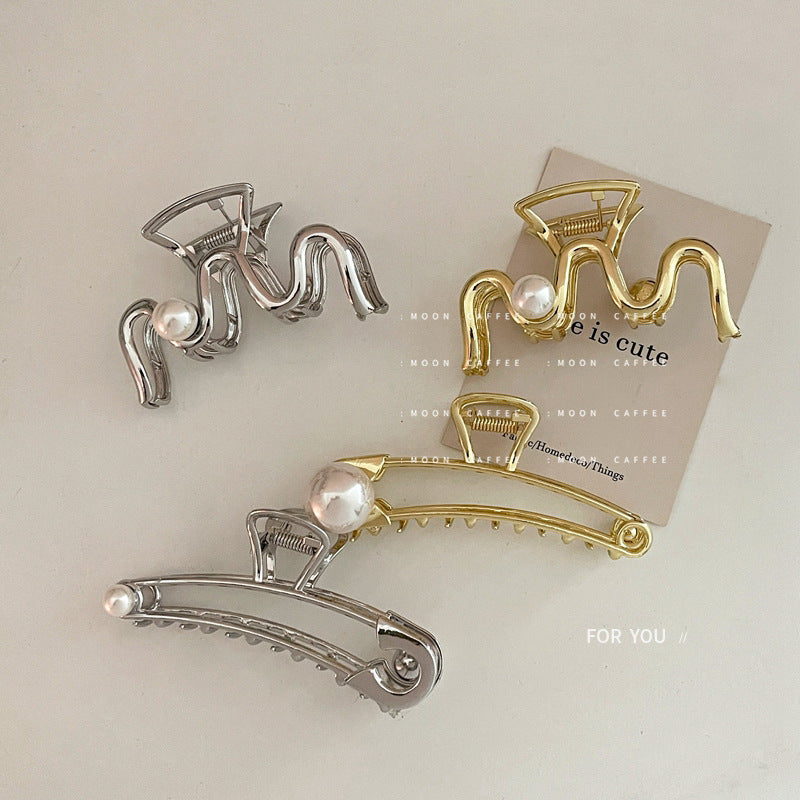 Pearl Wavy Claw Clip
