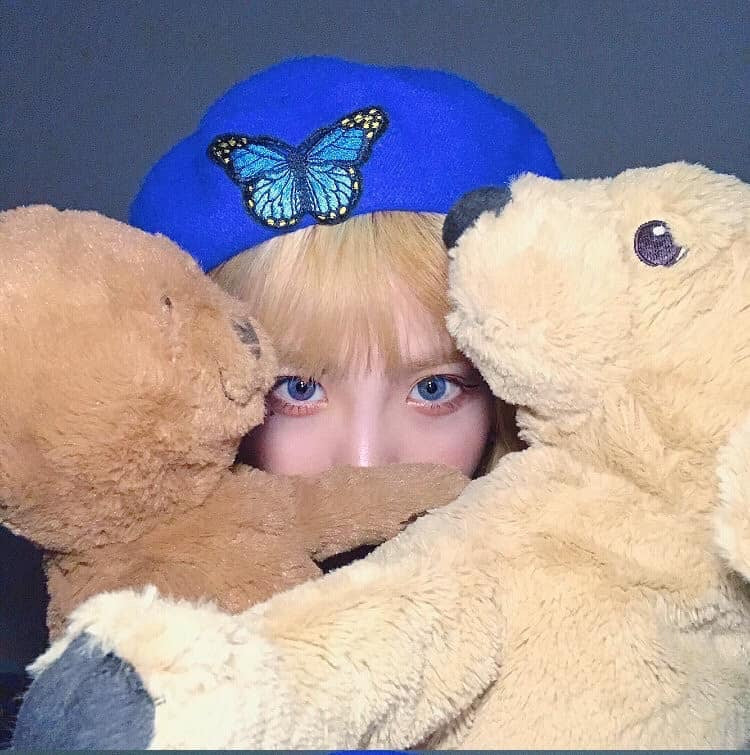 Butterfly beret
